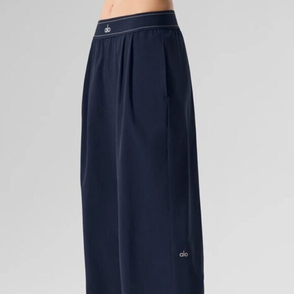 ALO Yoga Suit Up Trouser Navy Blue (Regular)๐๐ - Picture 9 of 10